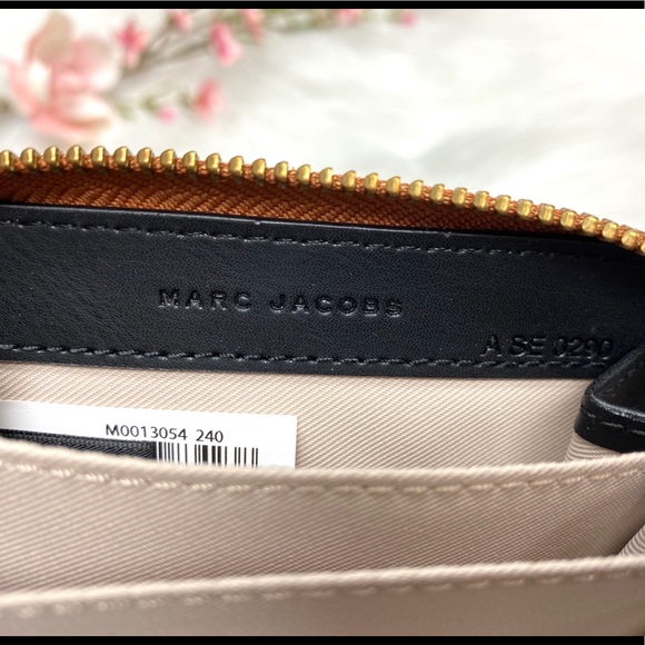 👝🐌 MARC JACOBS Leather Zip Wallet 🐌👝 - Picture 12 of 16
